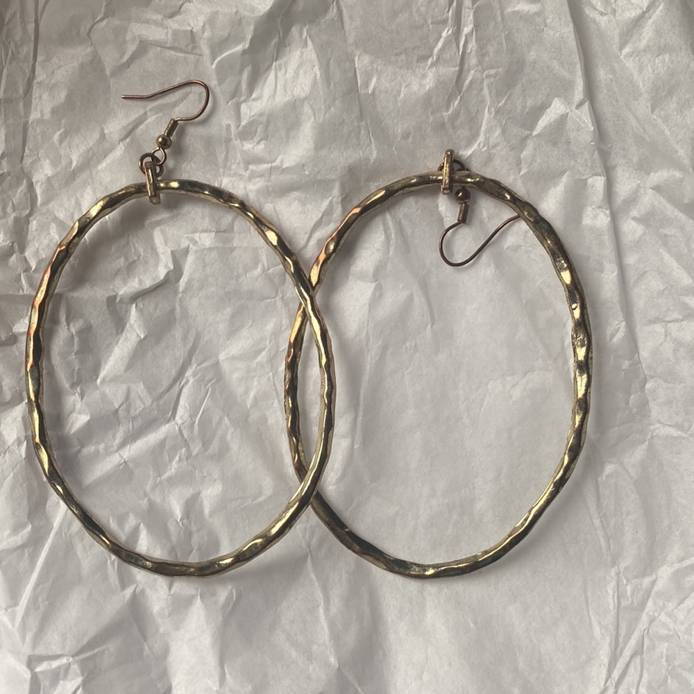 Gold dangling hoops
